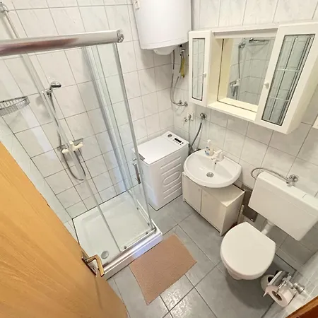 Apartment Blanusa B Povljana