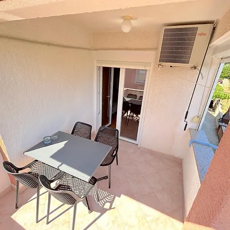 Blanusa B Apartment *